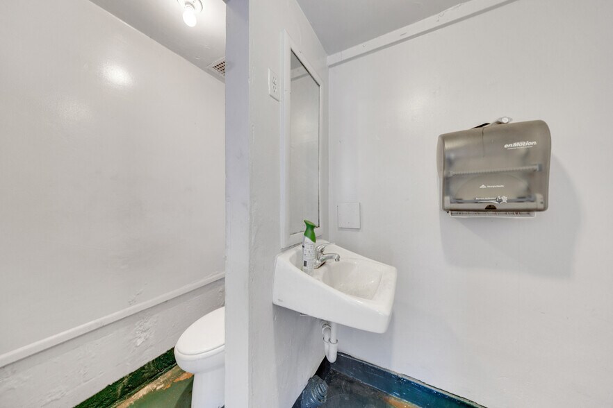 More Photos Of 4401 Beverly Blvd, Los Angeles Auto Repair For Sale