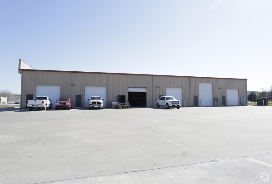 More Photos Of 9154 Woodend Rd, Edwardsville Flex For Lease