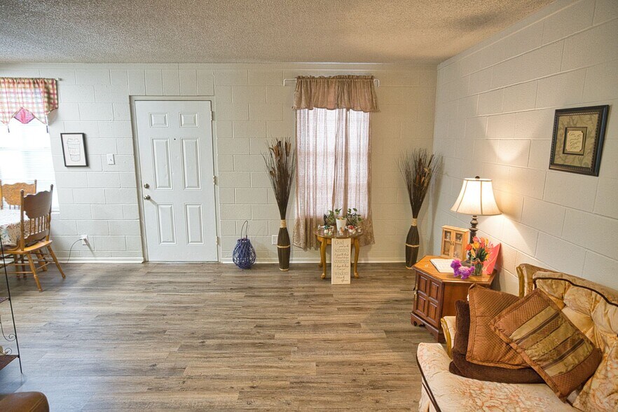 More Photos Of 401 E Texas St, Brazoria Multifamily For Sale
