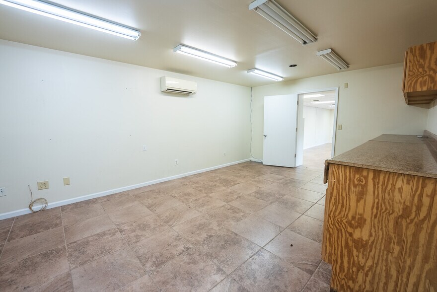 More Photos Of 690 N Franklin St, Christiansburg Office For Sale
