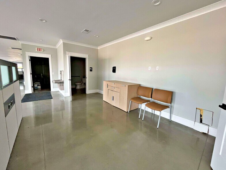 More Photos Of 1391 Murrays Chapel Rd, Sweetwater Showroom For Sale