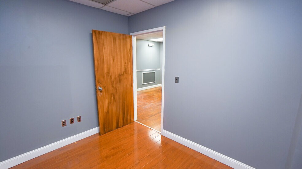 More Photos Of 2 Lincoln Hwy, Edison Medical For Lease