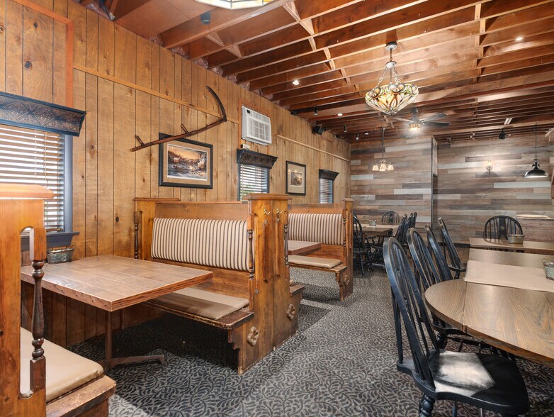 More Photos Of 2973 N Il Route 71, Ottawa Restaurant For Sale