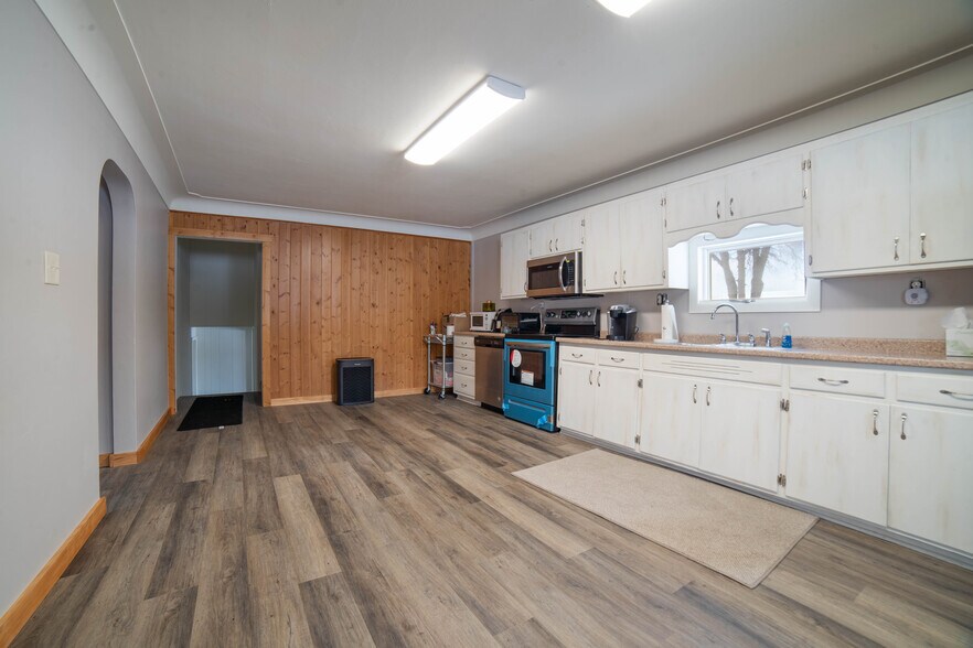 More Photos Of 16082 S Antler Inn Rd, Wascott Restaurant For Sale