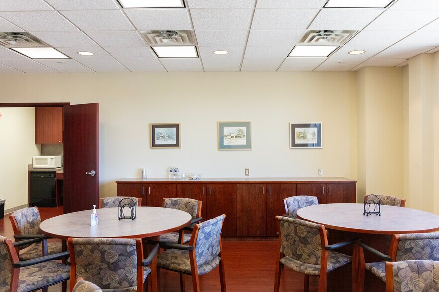 More Photos Of 15901 Frederick Rd, Rockville Office For Sale