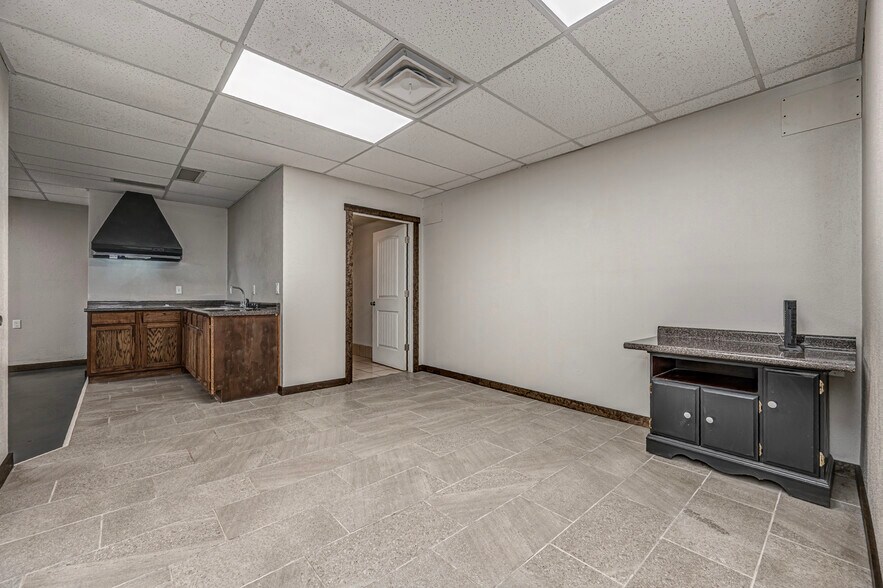 More Photos Of 116 N 2nd St, Noble Light Manufacturing For Lease