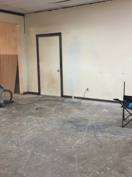 More Photos Of 8418 Broadway St, San Antonio Service For Lease