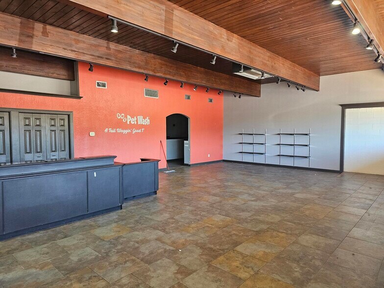 More Photos Of 2110 W Cameron St, Eau Claire Storefront For Sale