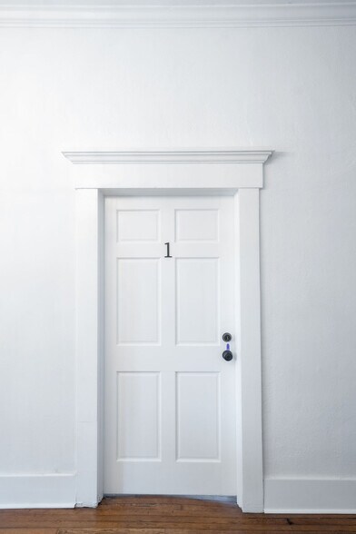 More Photos Of 306 E Victory Dr, Savannah Apartments For Sale