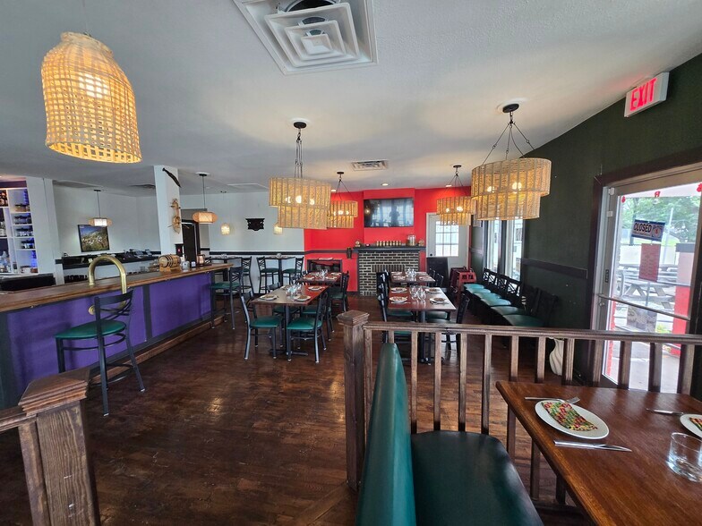 More Photos Of 406 W Abram St, Arlington Restaurant For Sale