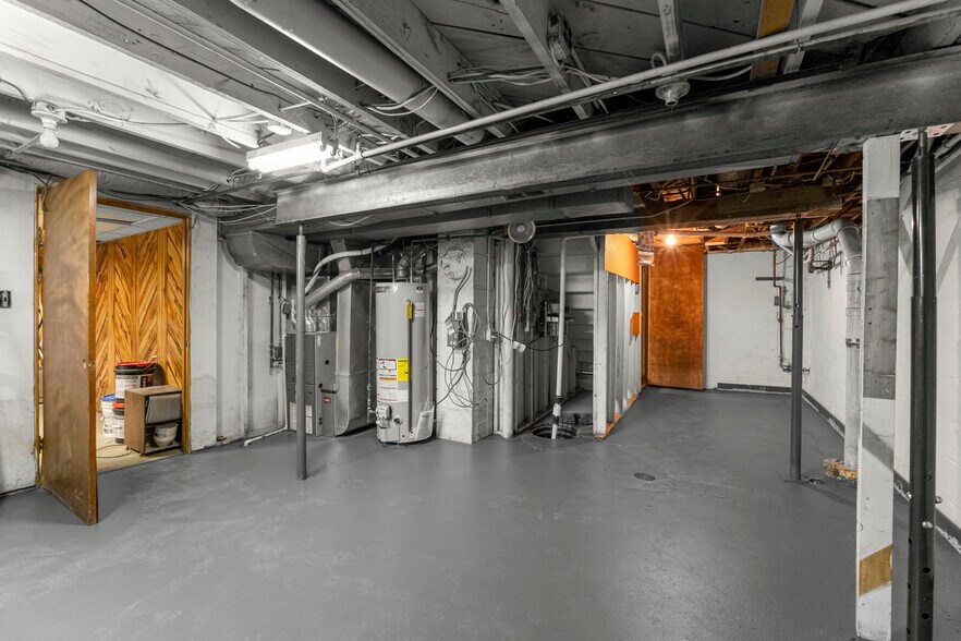 More Photos Of 6336 Fox Ave, Allen Park Office For Sale