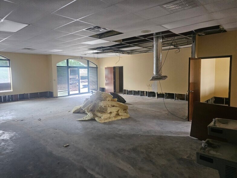 More Photos Of 720 W Nathan Lowe Rd, Arlington Medical For Sale