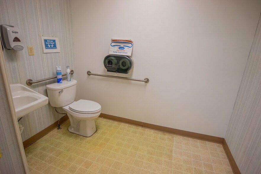 More Photos Of 199 N Michigan Ave, Shelby Office For Sale