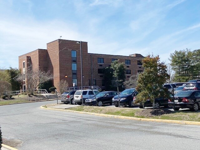 More Photos Of 21 W Clarke Ave, Milford Medical For Lease