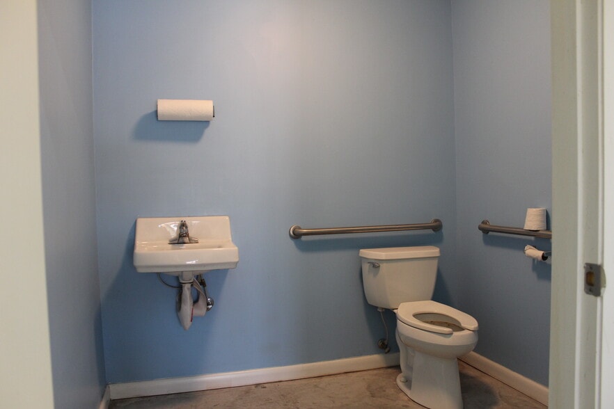 More Photos Of 947 Beville Rd, South Daytona Warehouse For Sale