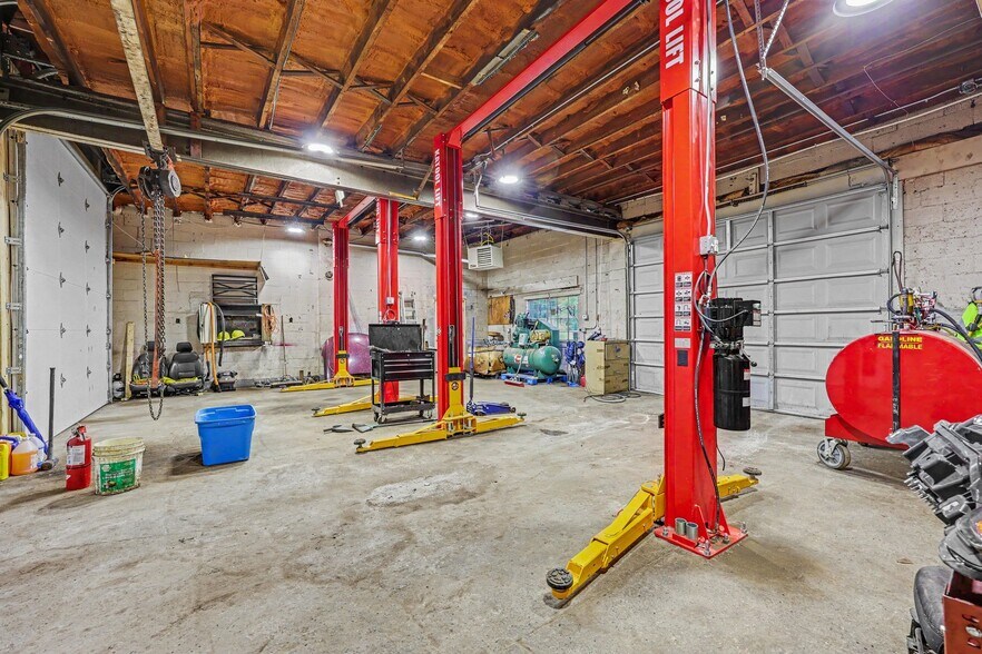 More Photos Of 2610 Imlay City Rd, Lapeer Auto Repair For Sale
