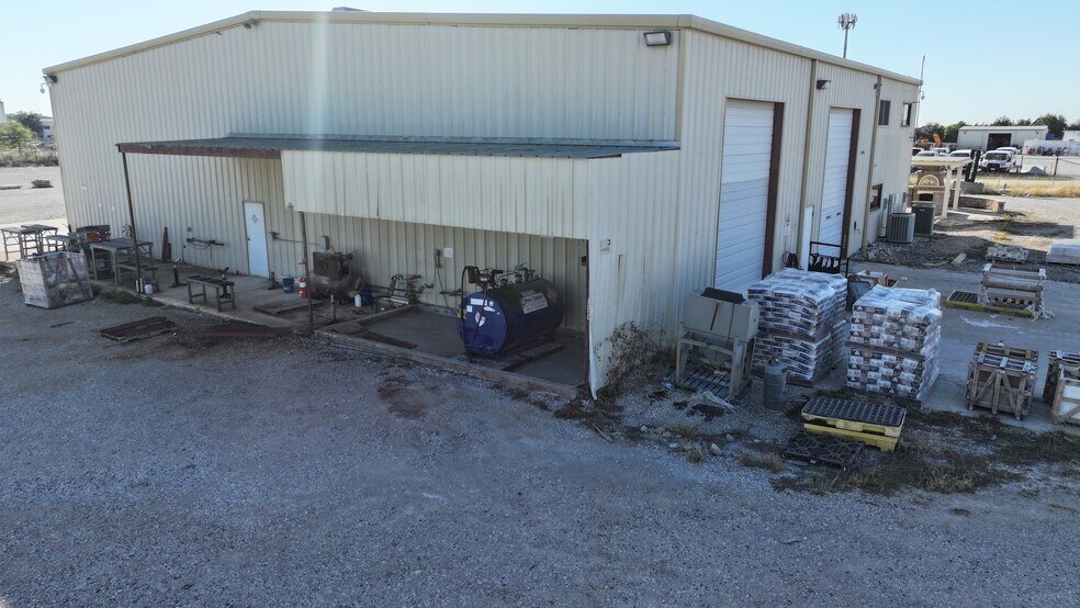 More Photos Of 2725 Prestige Rd, Fort Worth Warehouse For Lease
