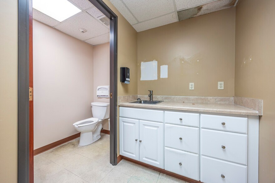 More Photos Of 829 Goethals Dr, Richland Office For Lease