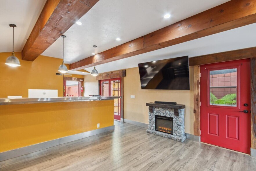 More Photos Of 1637 Del Monte Blvd, Seaside Storefront For Sale