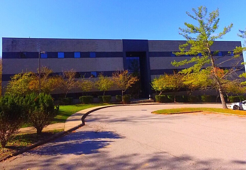 Primary Photo Of 1 Players Club Dr, Charleston Office For Lease