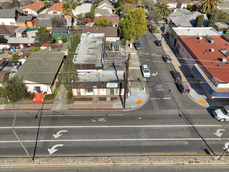 More Photos Of 2127 Middlefield Rd, Redwood City Industrial For Sale