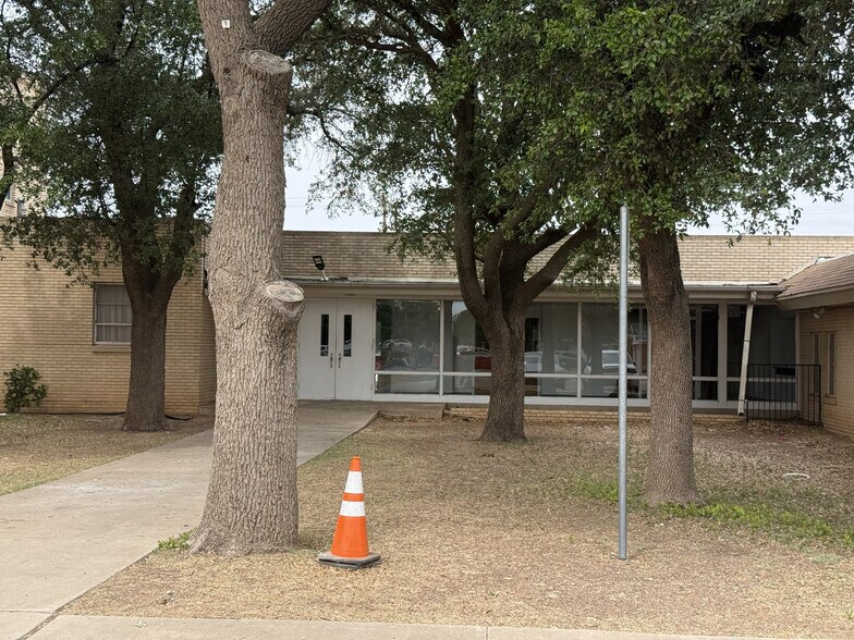 More Photos Of 4810 Avenue P, Lubbock Religious Facility For Sale