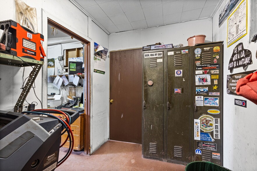 More Photos Of 9800 W Belmont Ave, Franklin Park Auto Repair For Sale