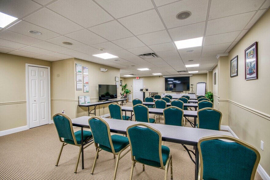 More Photos Of 2662-2698 SE Willoughby Blvd, Stuart Office For Sale