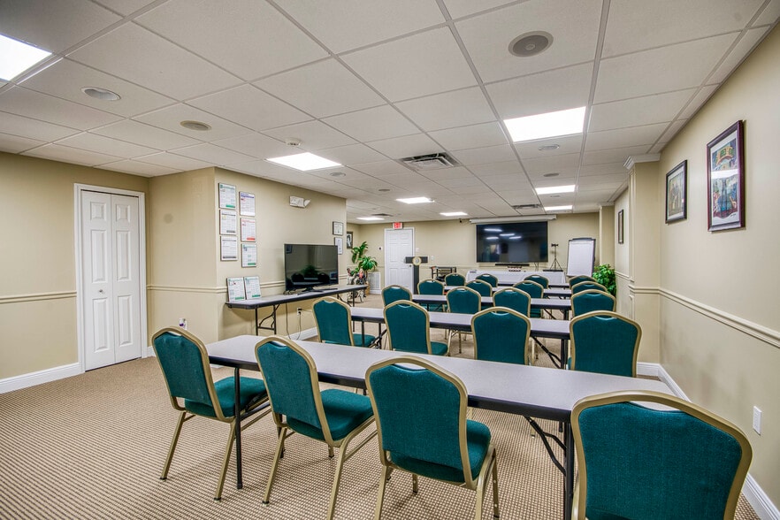 More Photos Of 2662-2698 SE Willoughby Blvd, Stuart Office For Sale