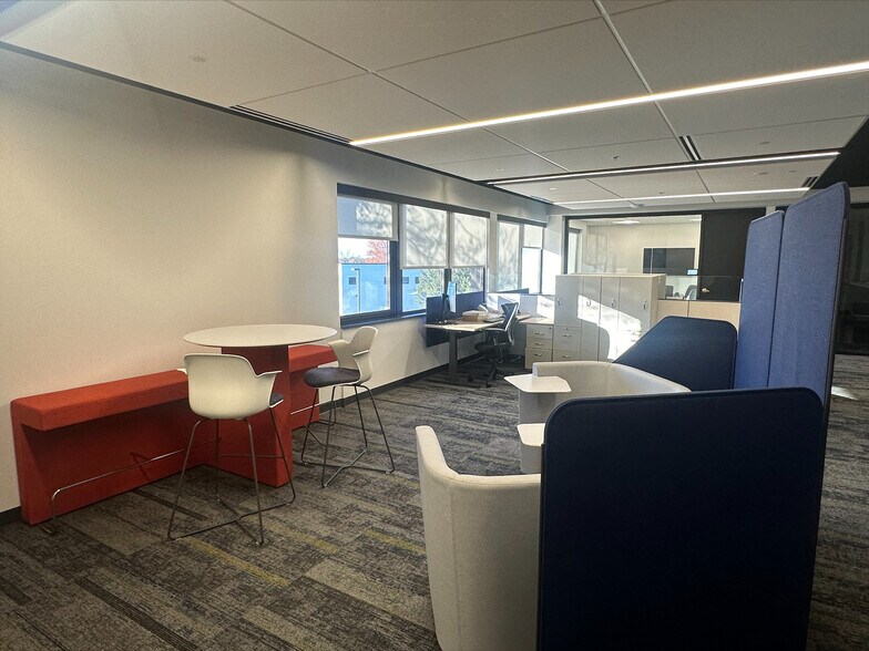 More Photos Of 720-722 N High School Rd, Indianapolis Office For Sale