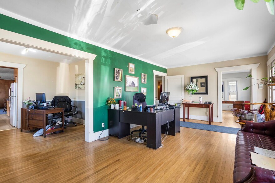 More Photos Of 1658 Saint Louis St, Springfield Office For Lease