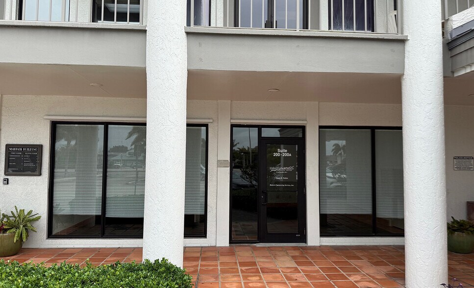 More Photos Of 957-975 SE Federal Hwy, Stuart Storefront For Lease