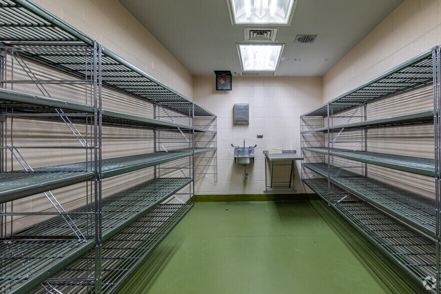 More Photos Of 110 E Warren Ave, Detroit Medical For Lease