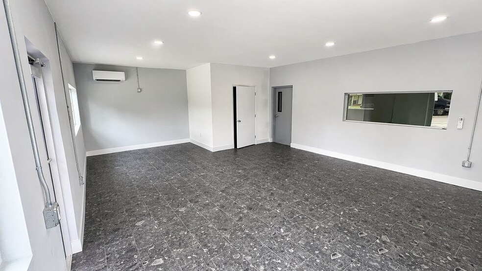 More Photos Of 1420 NE 131st St, North Miami Service For Lease