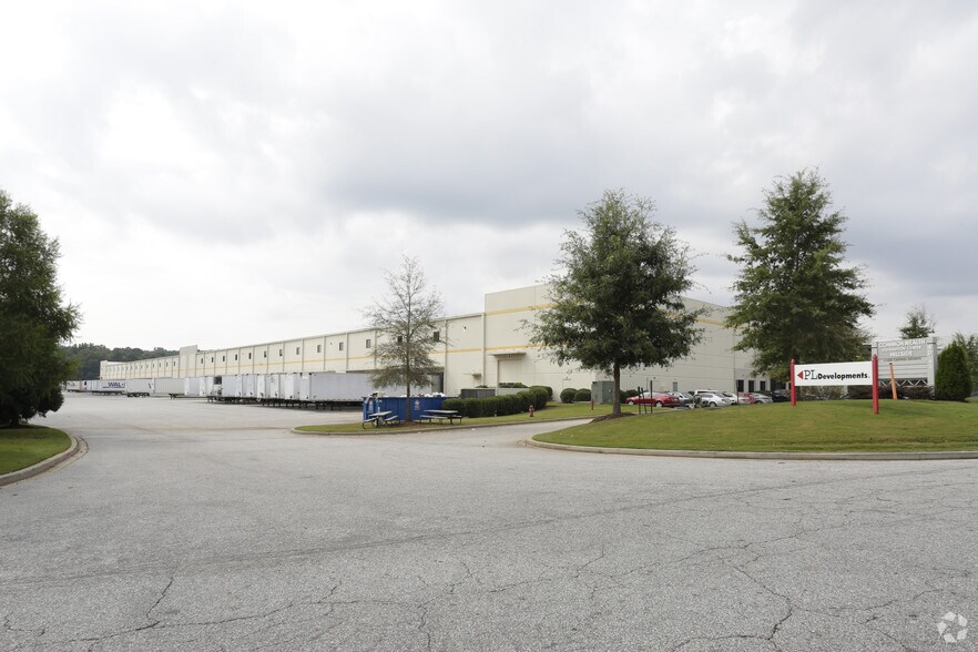 More Photos Of 40 Tyger River Rd, Duncan Distribution For Lease