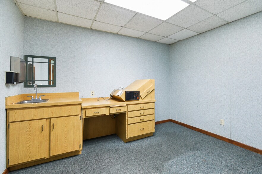 More Photos Of 953 Lane Ave S, Jacksonville Medical For Lease