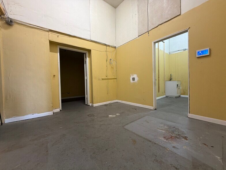 More Photos Of 5300-5328 Long Beach Blvd, Long Beach Storefront Retail Office For Lease