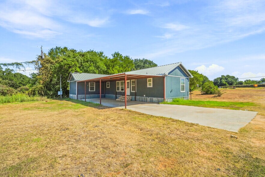 More Photos Of 2869 S Highway 144, Glen Rose Specialty For Sale