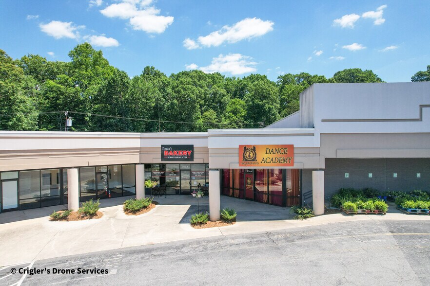 More Photos Of 3716-3728 Battleground Ave, Greensboro Unknown For Lease