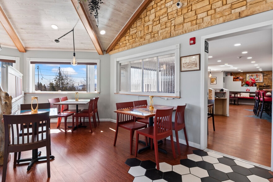 More Photos Of 357 W Main St, Searsport Freestanding For Sale