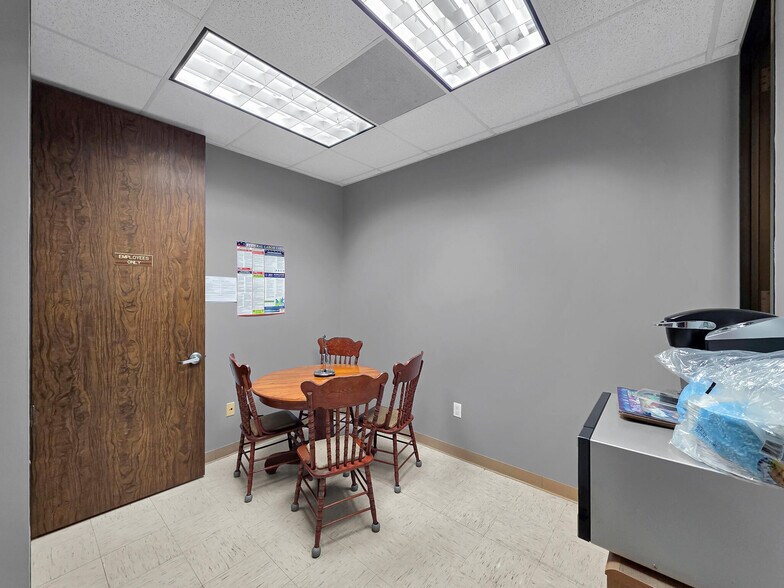 More Photos Of 6429 Fairmont Pky, Pasadena Office For Sale