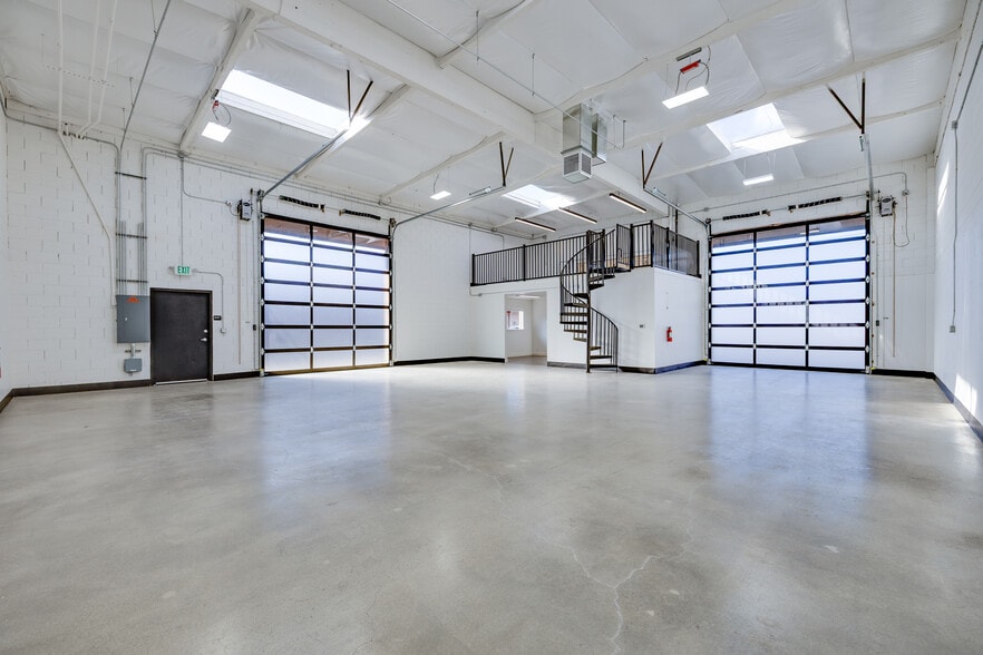 More Photos Of 2550 Wyandotte St, Mountain View Warehouse For Lease