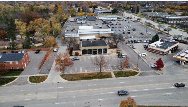 More Photos Of 27100 Lahser Rd, Southfield Bank For Lease