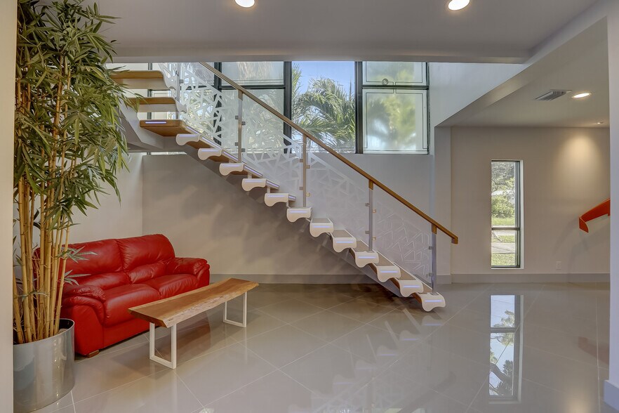 More Photos Of 2115-2145 SW 2nd Ave, Fort Lauderdale Showroom For Sale