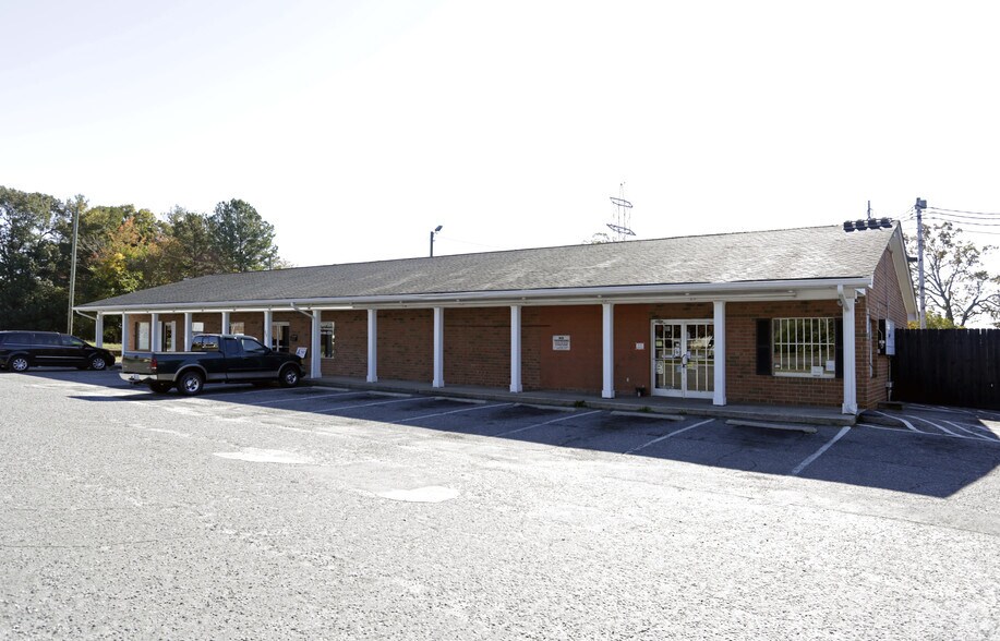More Photos Of 904 Union Rd, Gastonia Freestanding For Sale