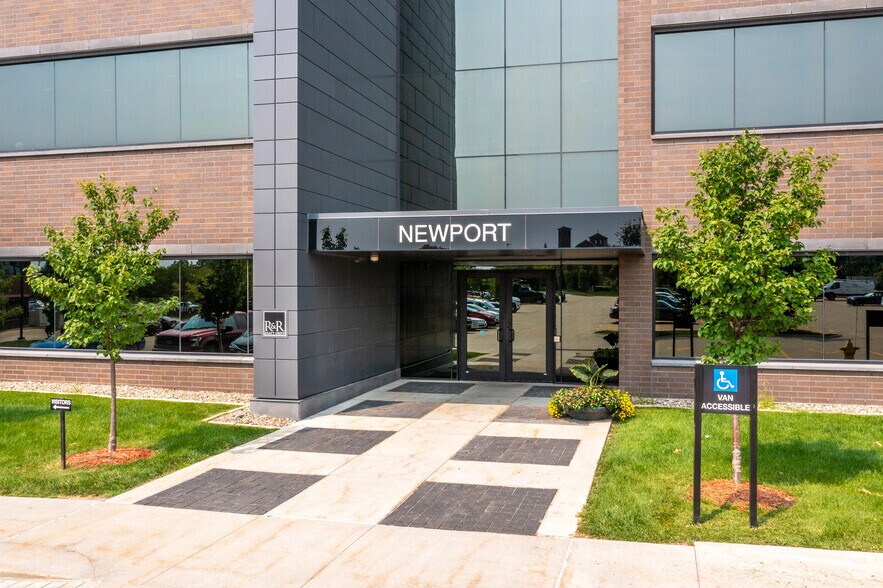 More Photos Of 1075 Jordan Creek Pky, West Des Moines Office For Lease