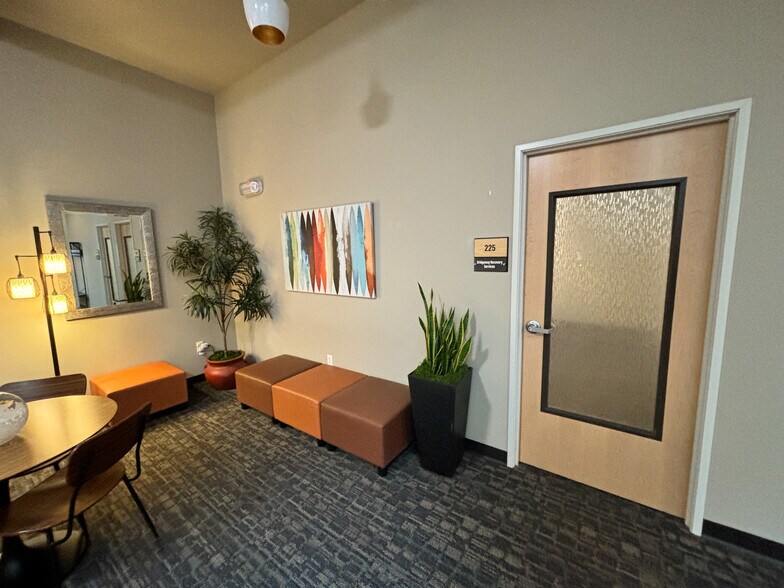 More Photos Of 223 Commercial St NE, Salem Storefront Retail Office For Lease