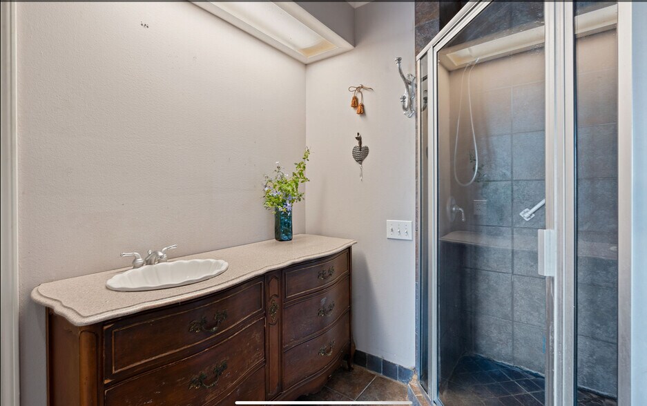 More Photos Of 762 S Guadalupe St, Lockhart Specialty For Sale