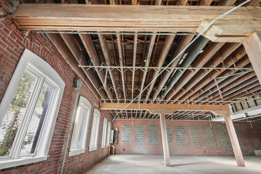 More Photos Of 410 Archibald St, Kansas City Storefront Retail Office For Sale