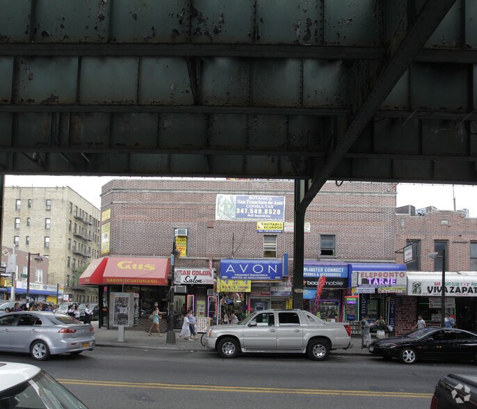 More Photos Of 80-20 Roosevelt Ave, Flushing Bar For Lease